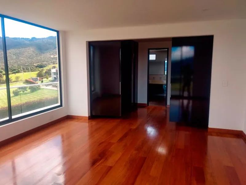 Remodelación de casa con piso en madera